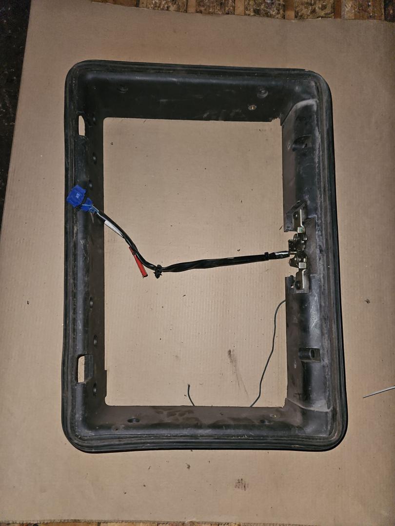 Рамка инструментального ящика левая Scania R 3 поколение 2012, 12.7 л., DC 13.112, дизель, белый, грузовик, 1891517, 1891519, 1879893, 1761697, 1761695 - фото №1