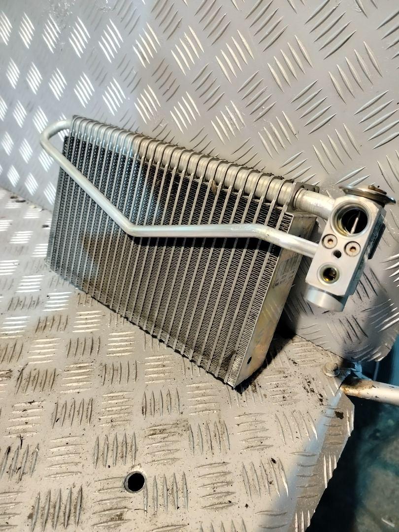 радиатор отопителя (печки) Mercedes-Benz Actros 2 поколение (MP2) 2007, розовый, грузовик, A9438300160, 7009315 - фото №1