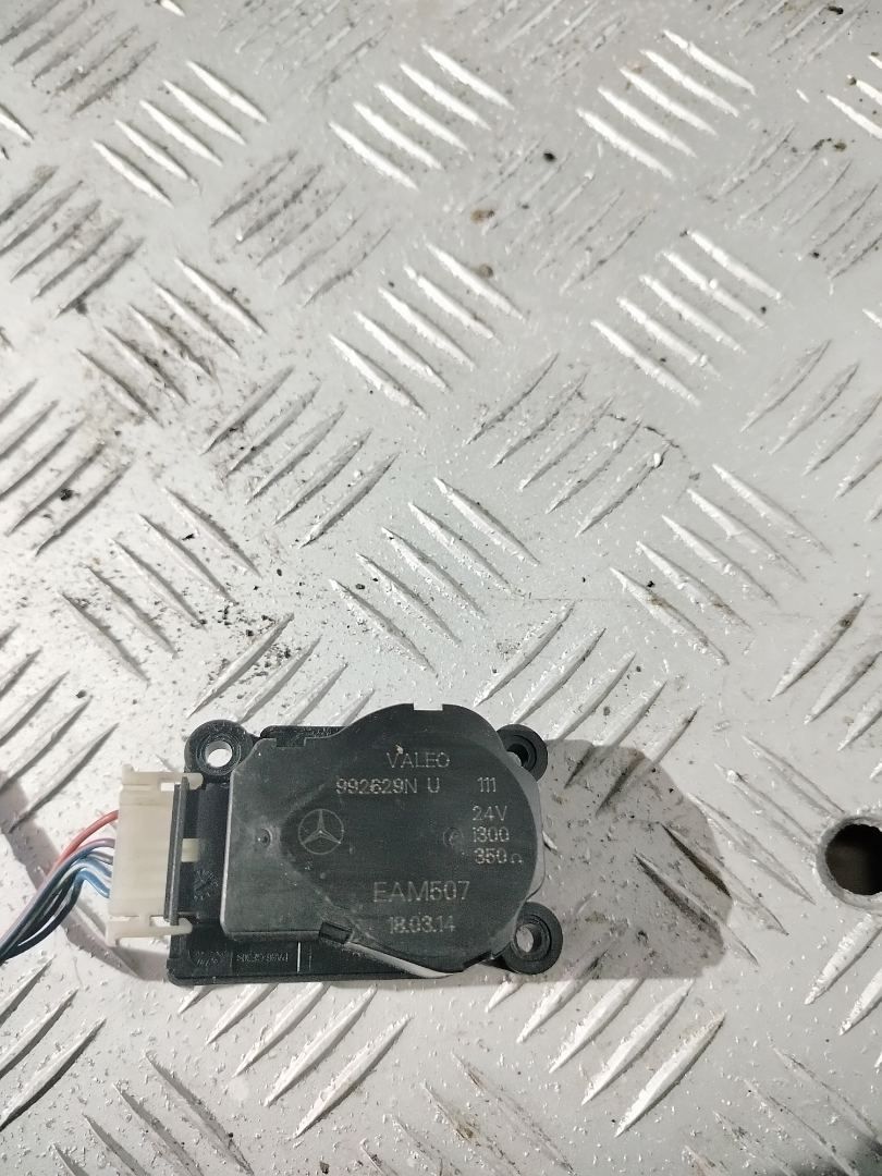 моторчик заслонки печки Mercedes-Benz Actros 4 поколение (MP4) 2014, 12.8 л., OM 471.900, дизель, белый, правый руль, 992629 - фото №1