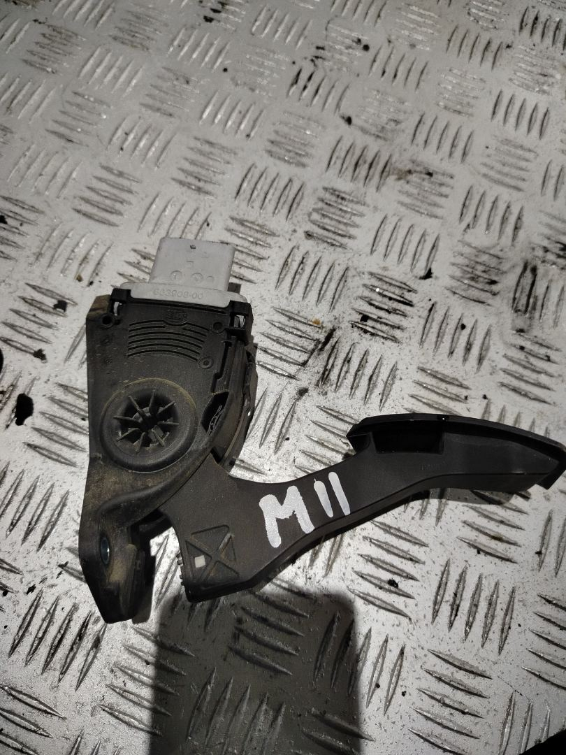 педаль MAN TGX 1 поколение 2017, 12.4 л., D 2676 LF 52, дизель, АКПП, белый, правый руль, 81259706103 - фото №1