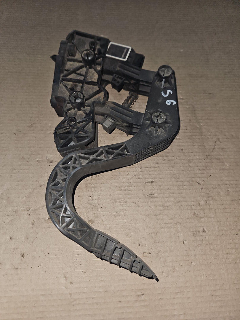 педаль Scania R 3 поколение 2006, красный, грузовик, 2395418, 2007508, 1753411, 1729022, 1545241, 1428666 - фото №1