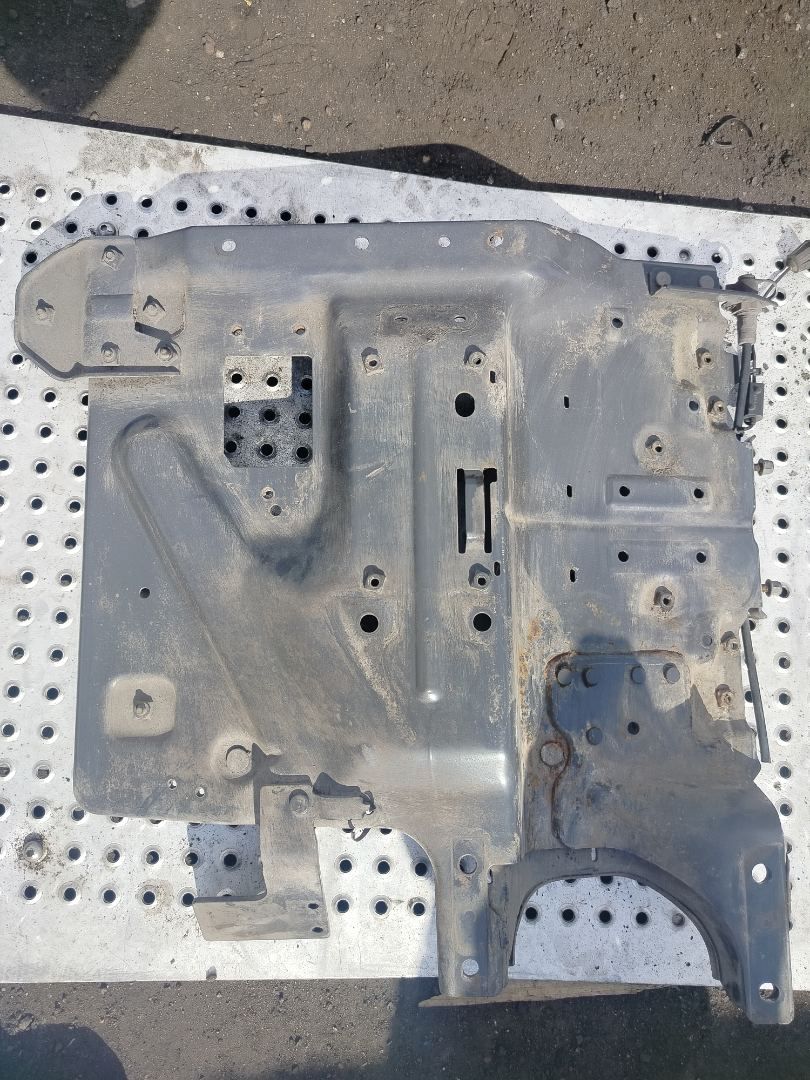 крепление ( кронштейн ) крыла Scania R 4 поколение 2019, 12.7 л., DC 13.148, дизель, АКПП, белый, правый руль, 2571819, 2540949, 2612385, 2353627, 2325589, 2608169 - фото №1