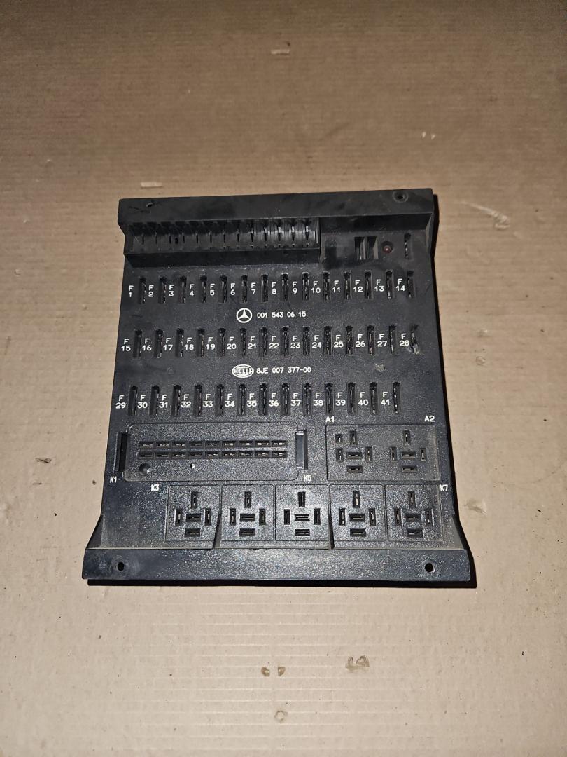 блок предохранителей Mercedes-Benz Actros 2 поколение (MP2) 2007, A0015430615, 8JE00737700 - фото №1