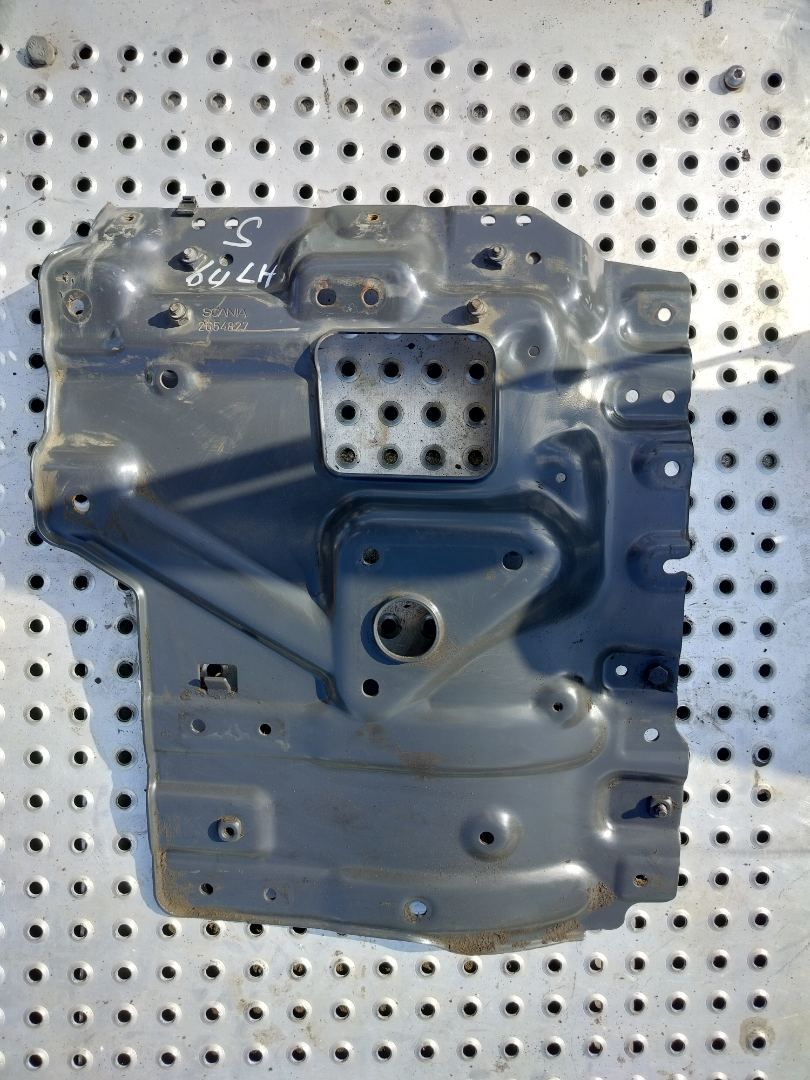 крепление ( кронштейн ) крыла Scania R 4 поколение 2018, 12.7 л., DC 13.148, дизель, АКПП, белый, правый руль, 2674275, 2654827, 2586091 - фото №1