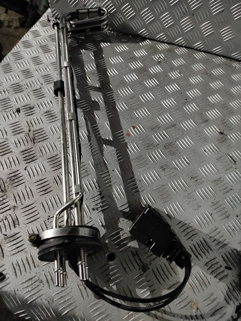 заборник реагента AdBlue MAN TGX 1 поколение 2018, 12.4 л., D 2676 LF 52, дизель, АКПП, белый, правый руль, 81154086105, 81154086059, 81154086043, 81154086035 - фото №1