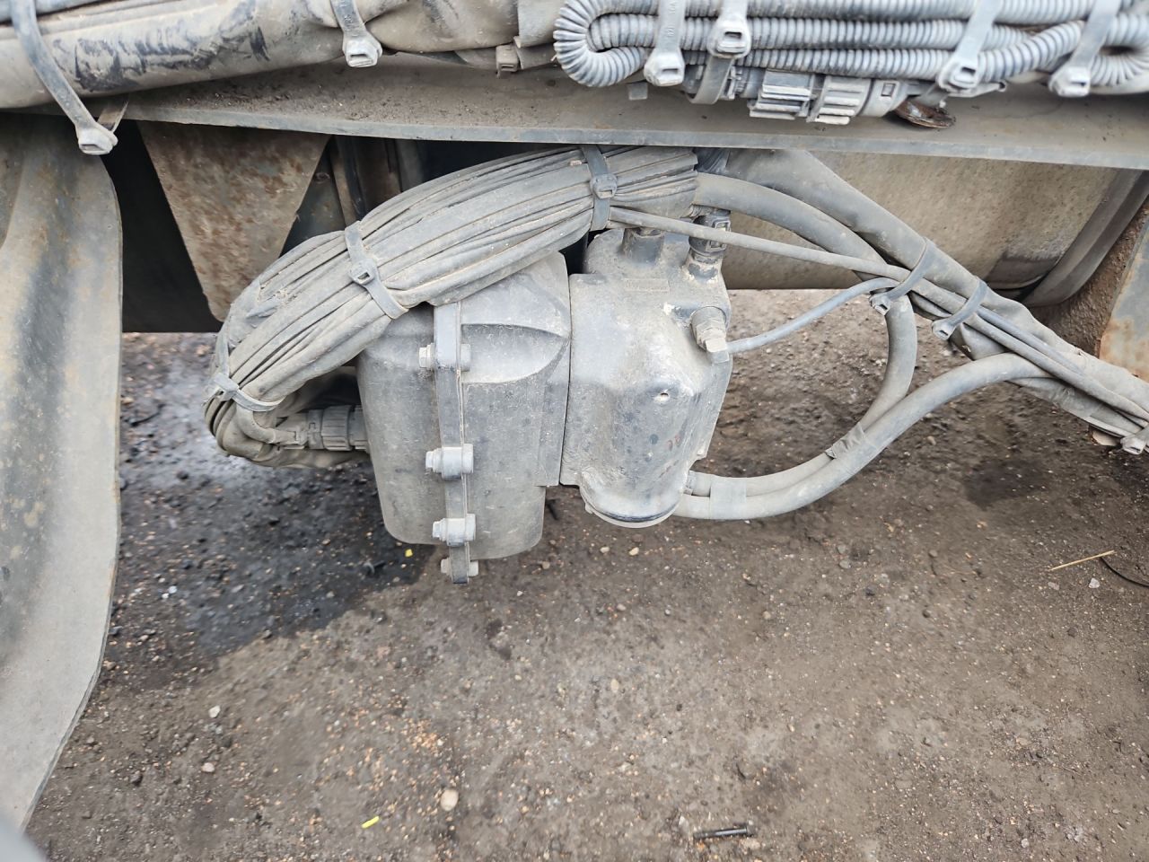 насос AdBlue Mercedes-Benz Actros 3 поколение (MP3) 2013, 11.9 л., OM 541.976, дизель, робот, белый, правый руль, A0001400478, A0001404478, A0001402578, A0001400578 - фото №1