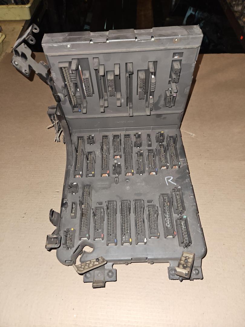 блок предохранителей Renault Premium 1 поколение 2000, 5010232687 - фото №1