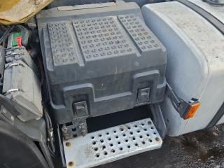 полка аккумулятора Scania R 4 поколение 2018, 12.7 л., DC 13.148, дизель, АКПП, белый, правый руль, 2578966, 2536275, 2227040, 2385606, 2385742, 2536486, 2406014, 2414255, 2340739, 2330579, 2573572