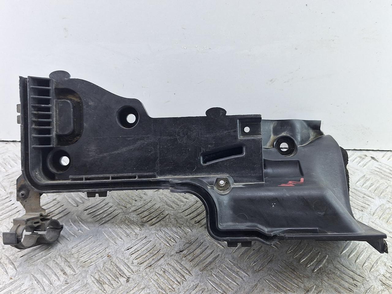 полка аккумулятора Land Rover Discovery 3 поколение L319 2007, 2.7 л., 276DT, дизель, АКПП, серый, внедорожник 5 дв., полный привод, DWM500100 - фото №1