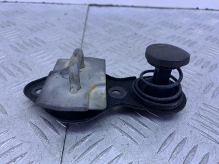 захватный крюк капота Mercedes-Benz C-Класс W203/S203/CL203 2001, 2.2 л., дизель, бордовый, седан, задний привод
