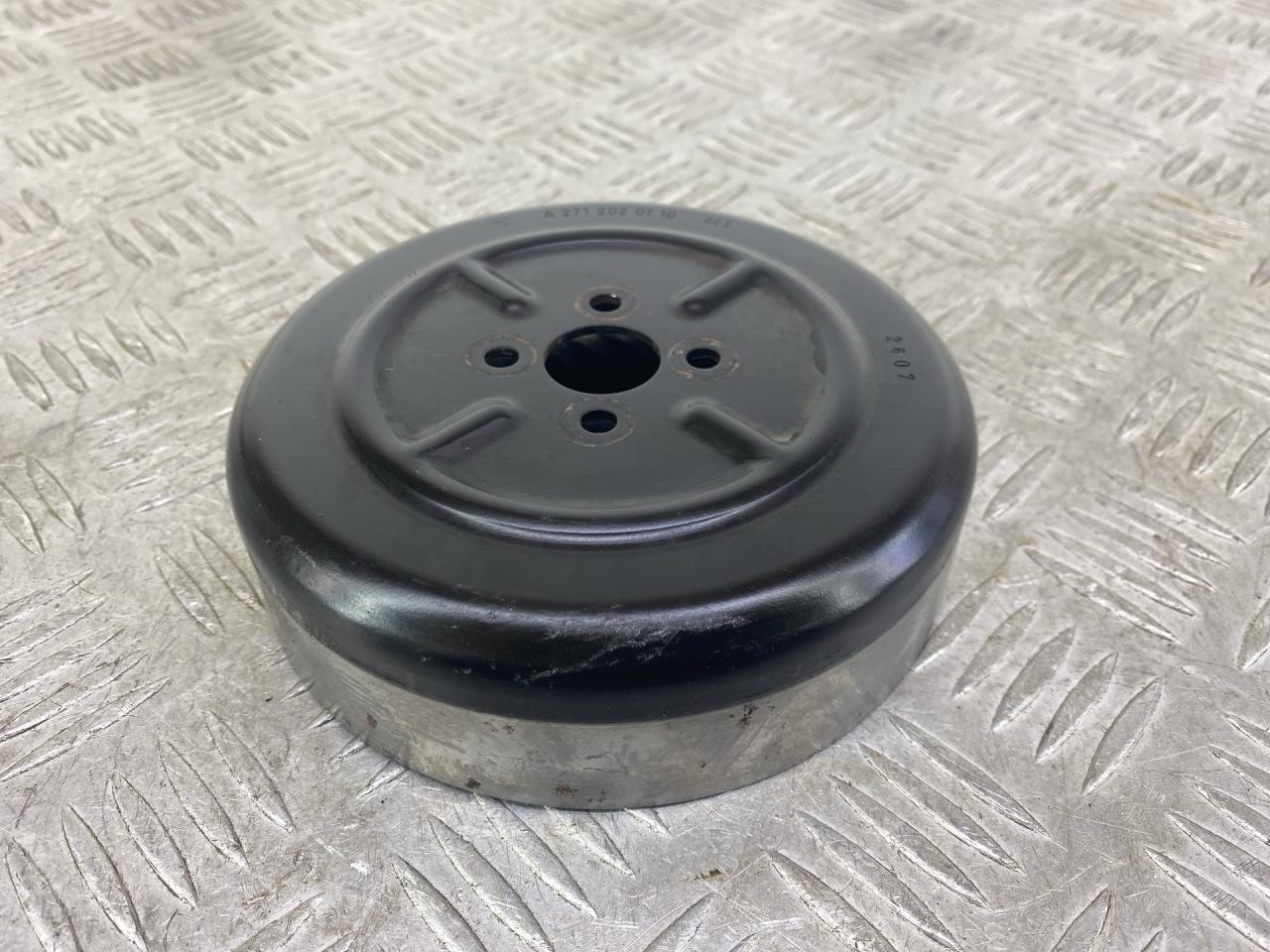 шкив помпы Mercedes-Benz C-Класс W204/S204 2007, 1.8 л., M 271.950, бензин, АКПП, серебро, седан, задний привод, A2712020110 - фото №1