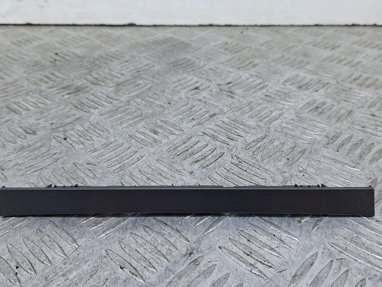 накладка на торпедо (консоль) Volkswagen Passat B6 2009, 1.4 л., CAXA, бензин, 6МКПП, голубой, универсал, передний привод, 3C0858336N - фото №1