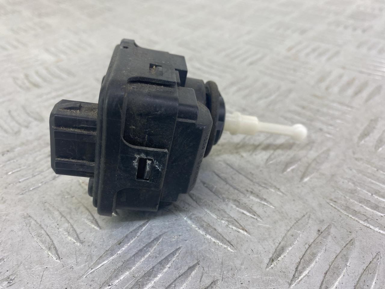 корректор фар Volkswagen Passat B5 1999, 1.9 л., дизель, зеленый, универсал, передний привод, 3A0941295 - фото №1