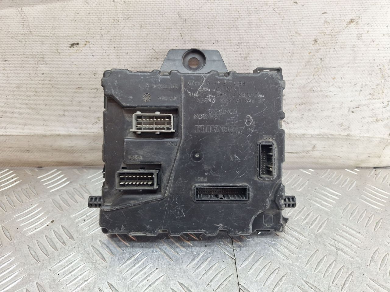 Блок управления BCM (Body Control Module) Renault Kangoo 2 поколение 2012, 1.5 л., K9K 702, дизель, МКПП, черный, фургон, передний привод, 281173272, 281173285 - фото №1