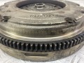 маховик Volkswagen Golf 4 поколение 1999, 1.6 л., AKL, бензин, МКПП, серый, хетчбэк 5 дв., передний привод, 027105273D - фото №2
