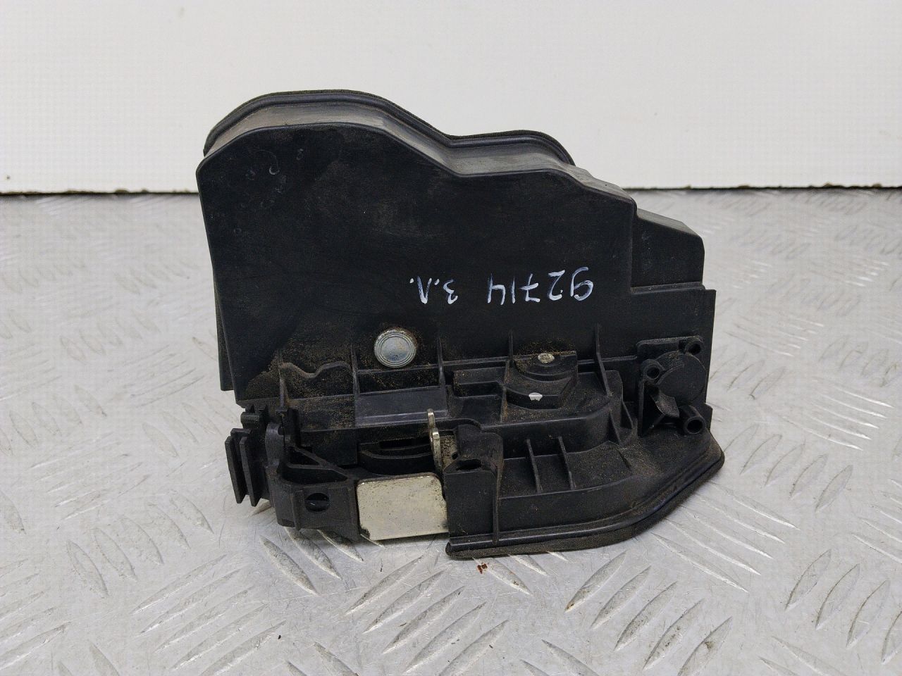 замок двери задней левой BMW 1 серия E81/E82/E87/E88 2006, 1.6 л., N45 B16 A, бензин, МКПП, хетчбэк 5 дв., задний привод, 7167075 - фото №1