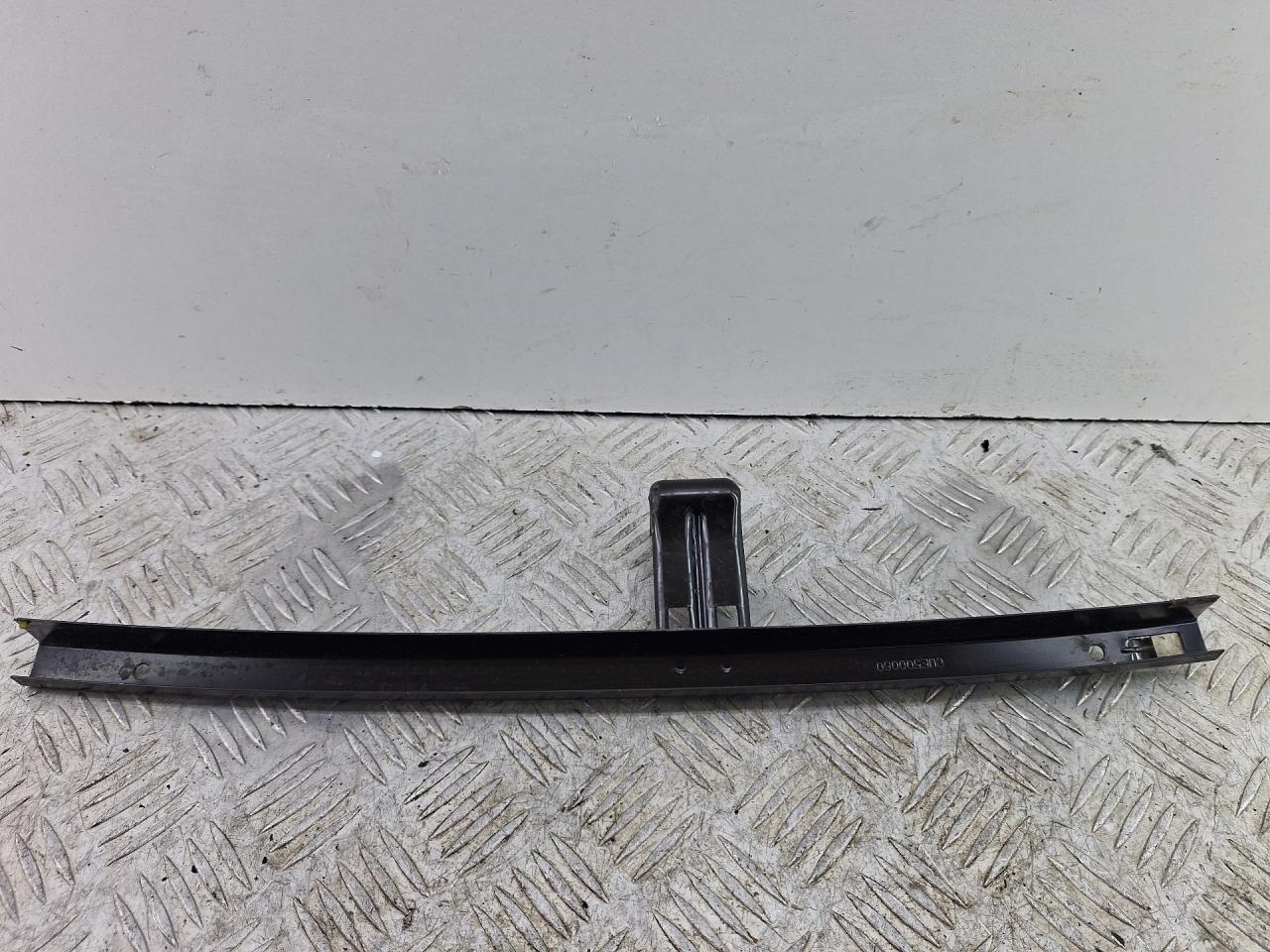 направляющая стекла Land Rover Discovery 3 поколение L319 2007, 2.7 л., 276DT, дизель, АКПП, серый, внедорожник 5 дв., полный привод, CUE500060 - фото №1