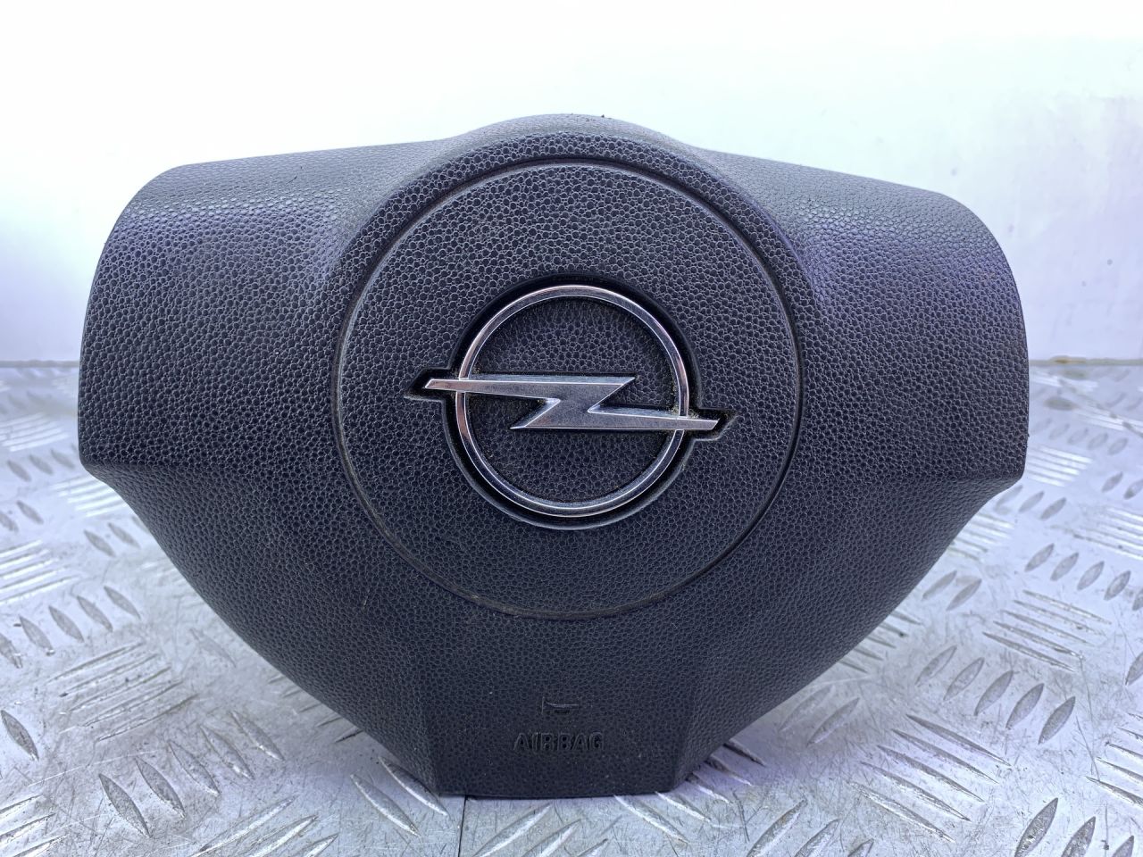подушка безопасности водителя Opel Zafira 2 поколение (B) 2007, 1.9 л., Z 19 DT, дизель, желтый, минивэн, передний привод, 13111348 - фото №1