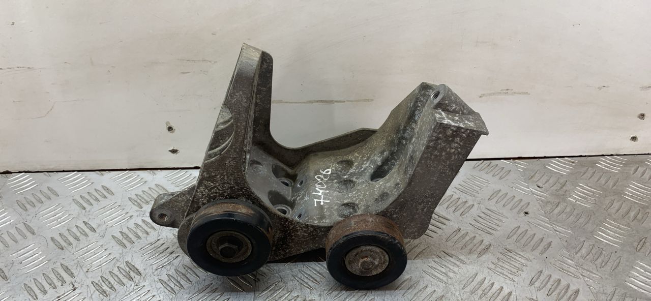 кронштейн генератора Ford Fiesta 5 поколение 2004, 1.3 л., BAJA, бензин, МКПП, хетчбэк 3 дв. - фото №1