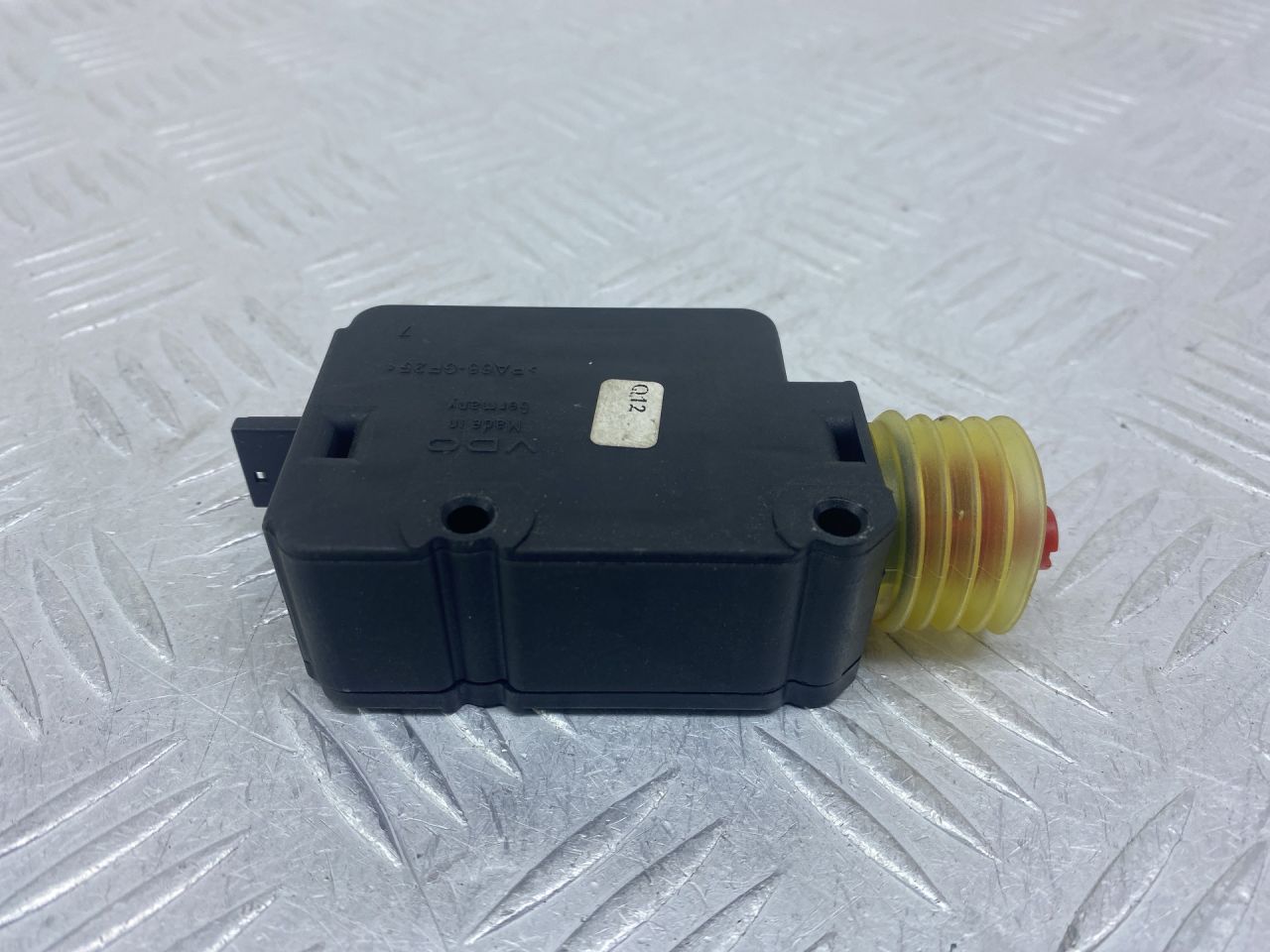 активатор замка багажника Mercedes-Benz E-Класс W211/S211 2004, 3.2 л., M 112.954, бензин, АКПП, серебро, универсал, задний привод, 406205204, 32565139 - фото №1
