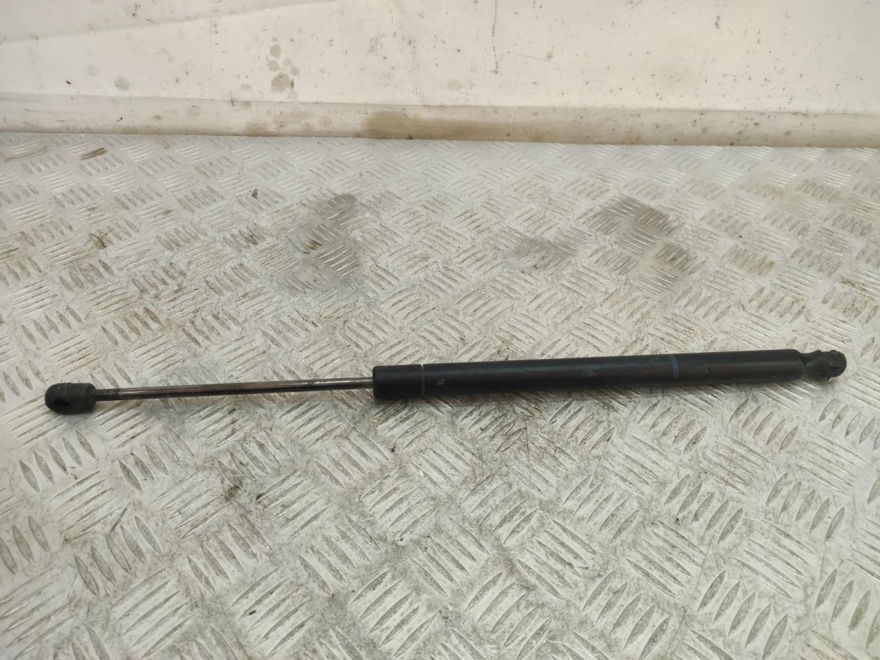 амортизатор крышки багажника (3-5 двери) Renault Scenic 2 поколение (2003 - 2006), 8200174571 - фото №1