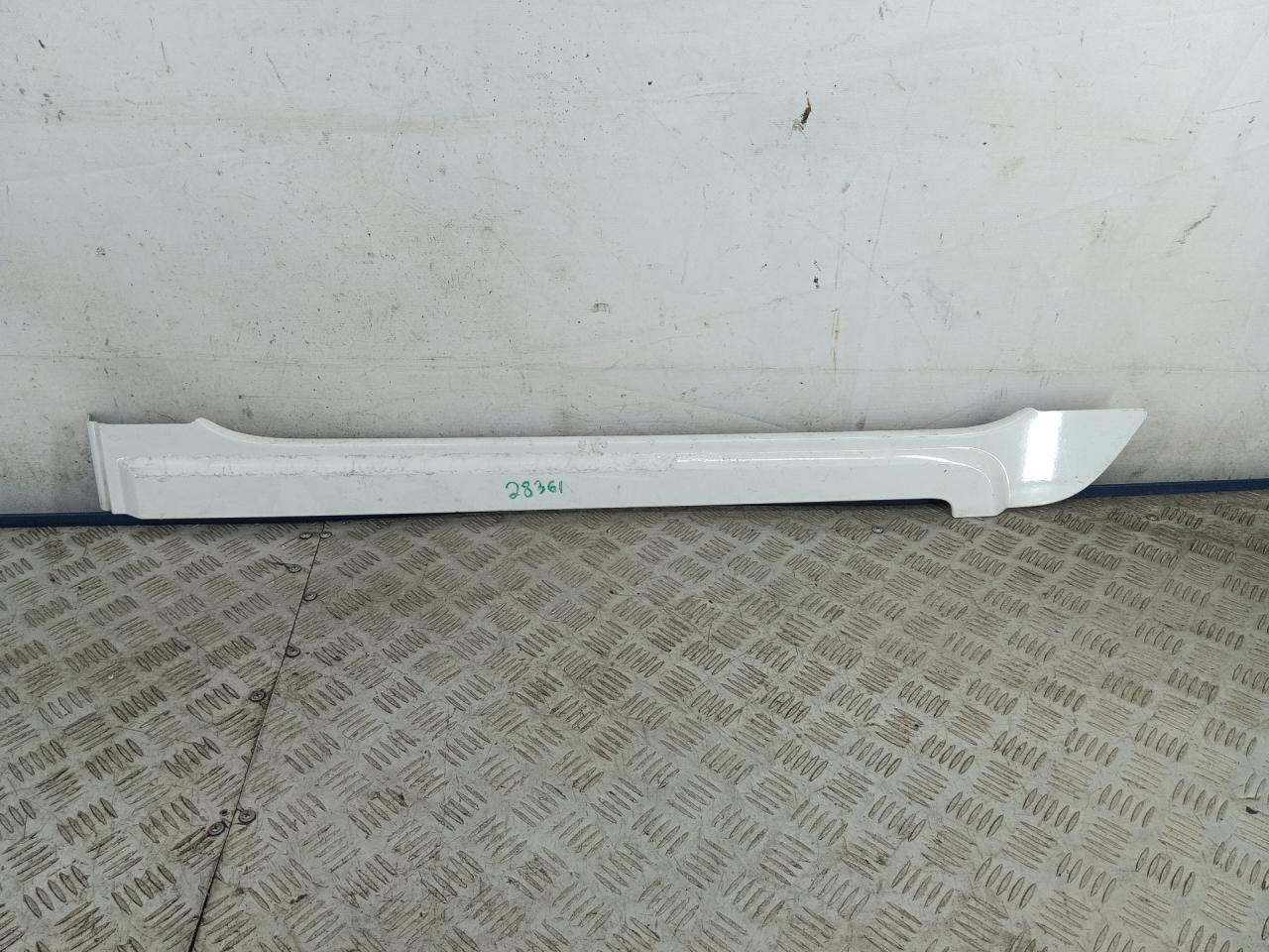 Накладка кузова Hyundai H-1 Grand Starex 2008, 2.5 л., дизель, МКПП, белый, минивэн, задний привод, 839154H300 - фото №1