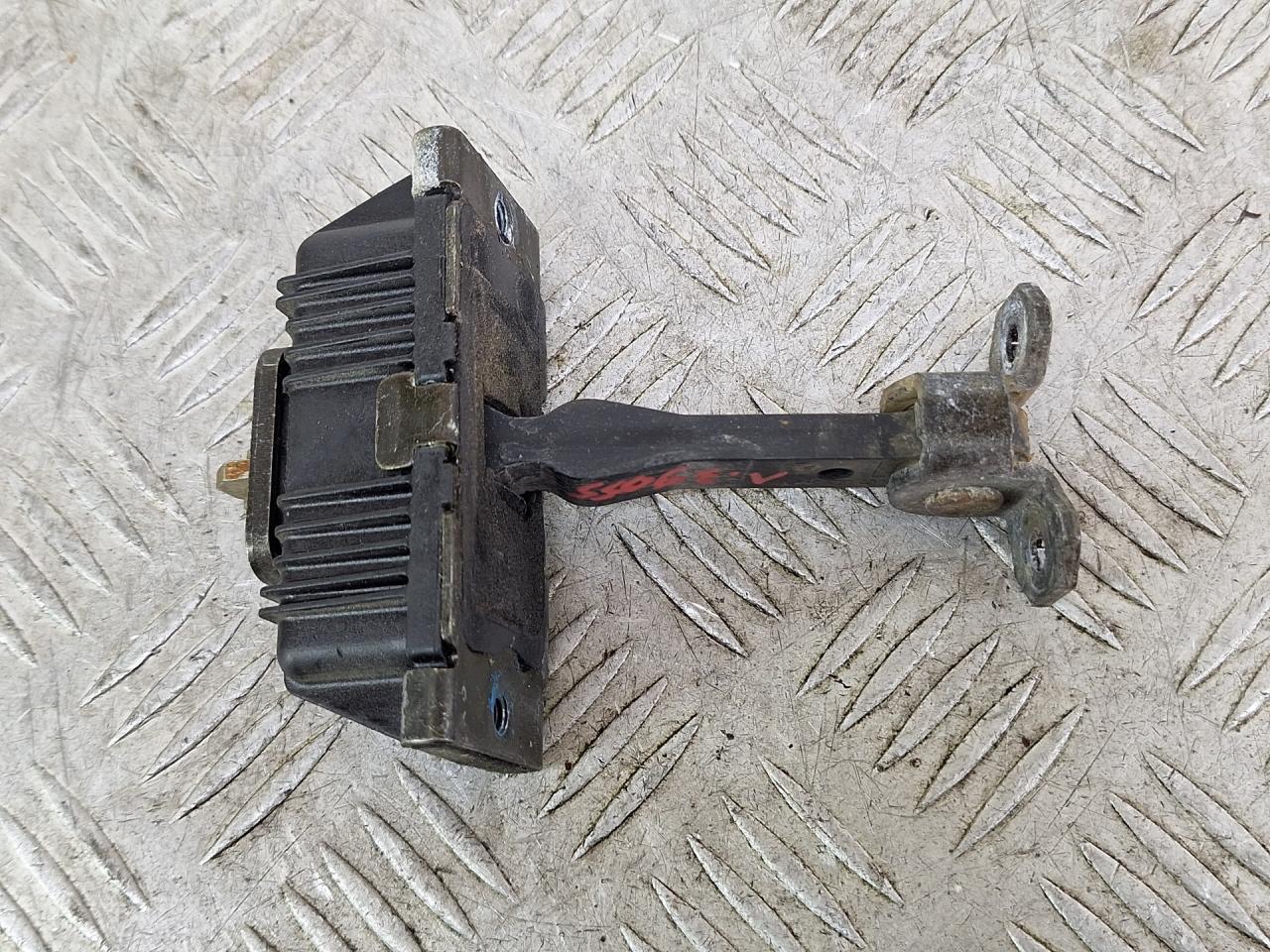 ограничитель открывания двери Mercedes-Benz Vito W639 2006, 3.2 л., M 112.951, бензин, АКПП, черный, задний привод, A6397200016 - фото №1