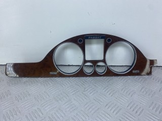рамка панели приборов Volkswagen Passat B6 (2005 - 2010), 2.0 л., дизель, универсал, 3C1858335