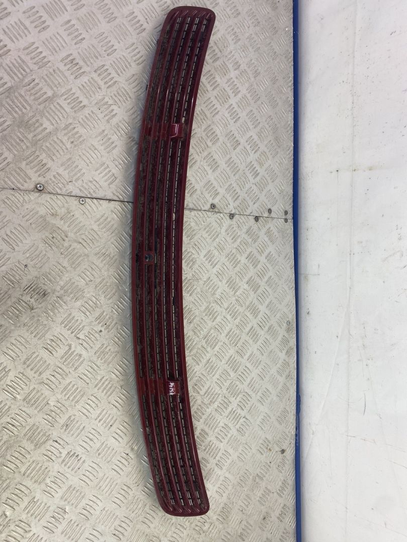 решетка капота Mercedes-Benz C-Класс W203/S203/CL203 2001, 2.2 л., дизель, бордовый, седан, задний привод, 2038800205 - фото №1
