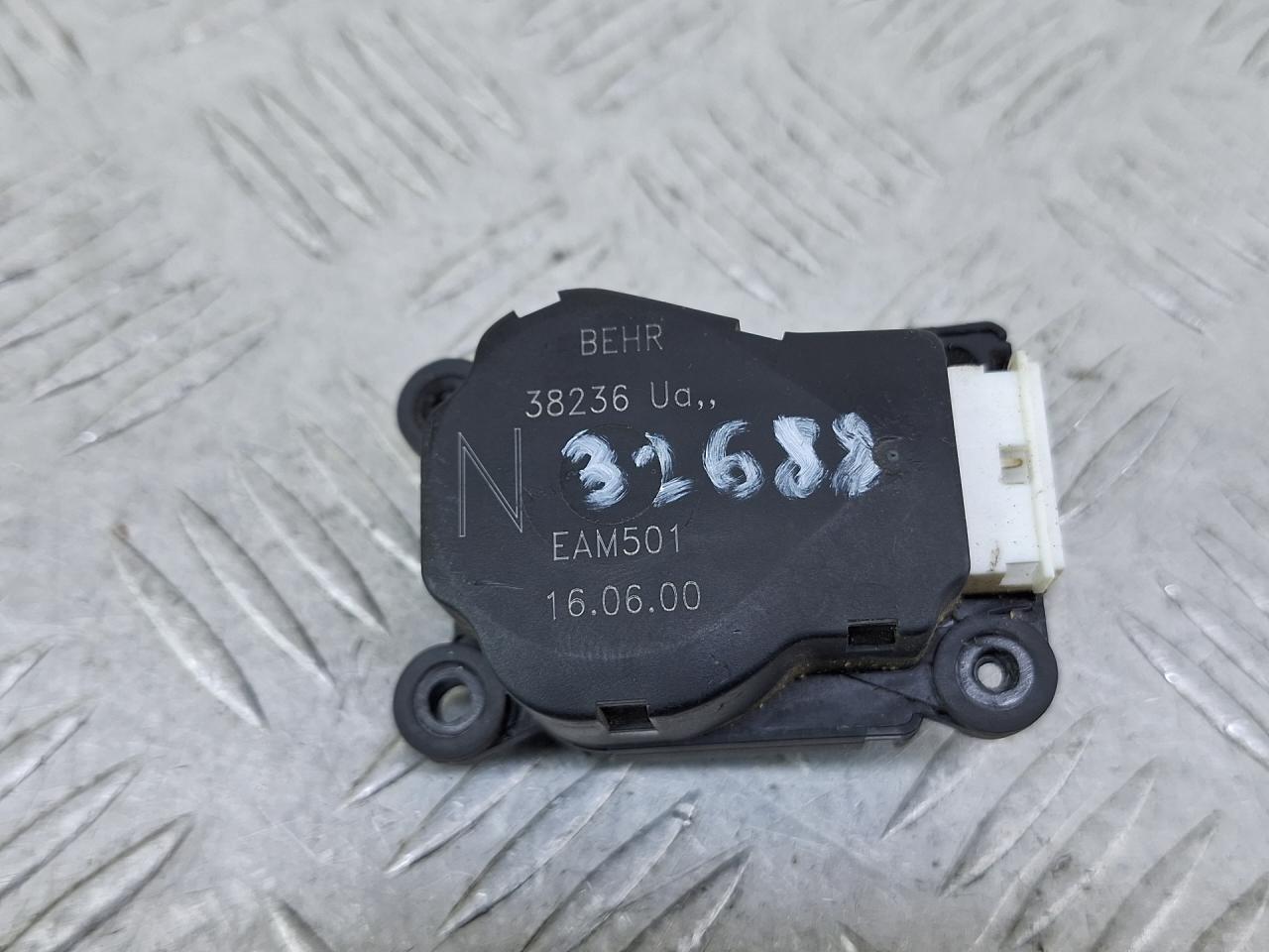 моторчик заслонки печки Citroen Xsara Picasso 1 поколение (1999 - 2004), 1.6 л., NFV (TU5JP), бензин, МКПП, голубой, минивэн, передний привод - фото №1