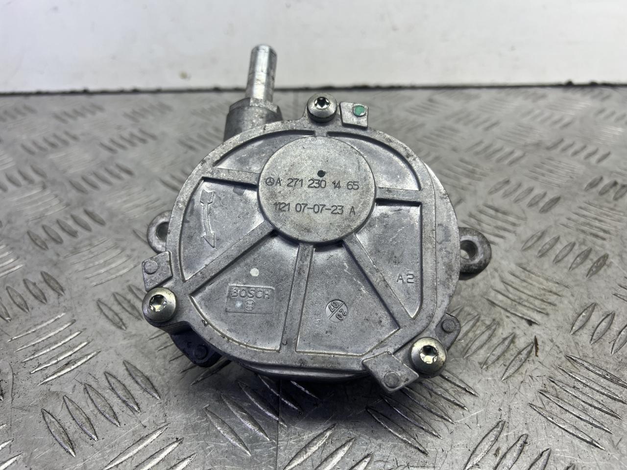 насос вакуумный Mercedes-Benz C-Класс W204/S204 2007, 1.8 л., M 271.950, бензин, АКПП, серебро, седан, задний привод, A2712301465 - фото №1
