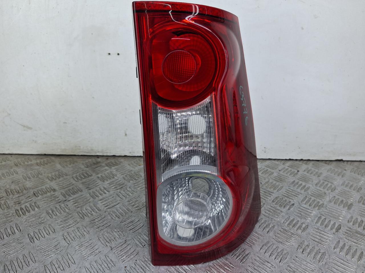 фонарь задний правый Renault Logan 1 поколение (2004 - 2009), 1.4 л., бензин, МКПП, синий, фургон, передний привод - фото №1