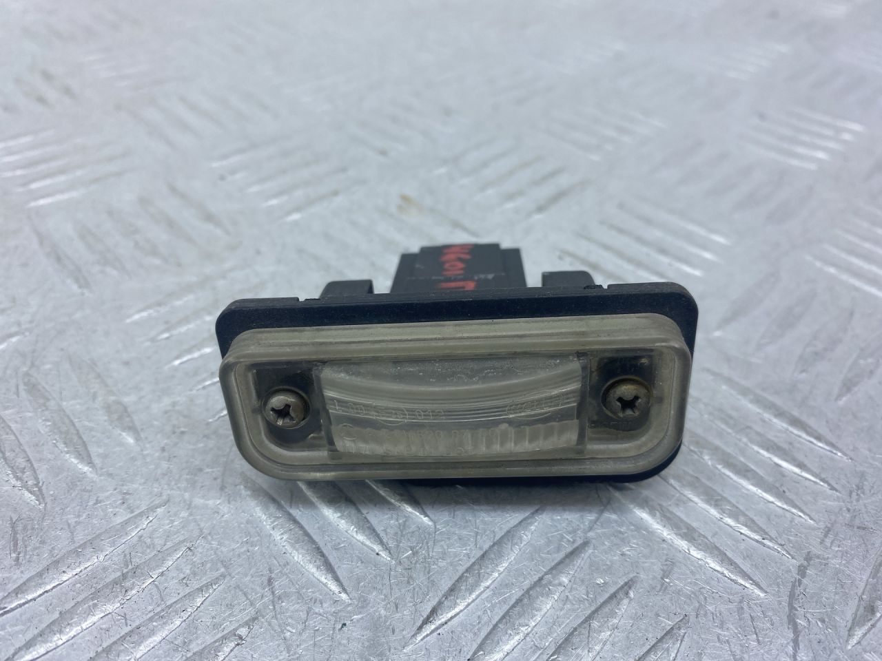 подсветка номера Mercedes-Benz E-Класс W211/S211 2004, 3.2 л., M 112.954, бензин, АКПП, серебро, универсал, задний привод, 1530612 - фото №1