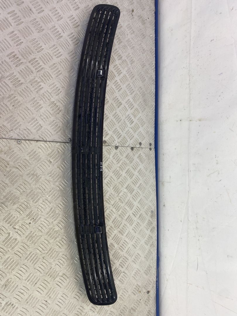 решетка капота Mercedes-Benz E-Класс W211/S211 2004, 3.2 л., OM 648.961, дизель, АКПП, черный, универсал, задний привод, 2118800005 - фото №1