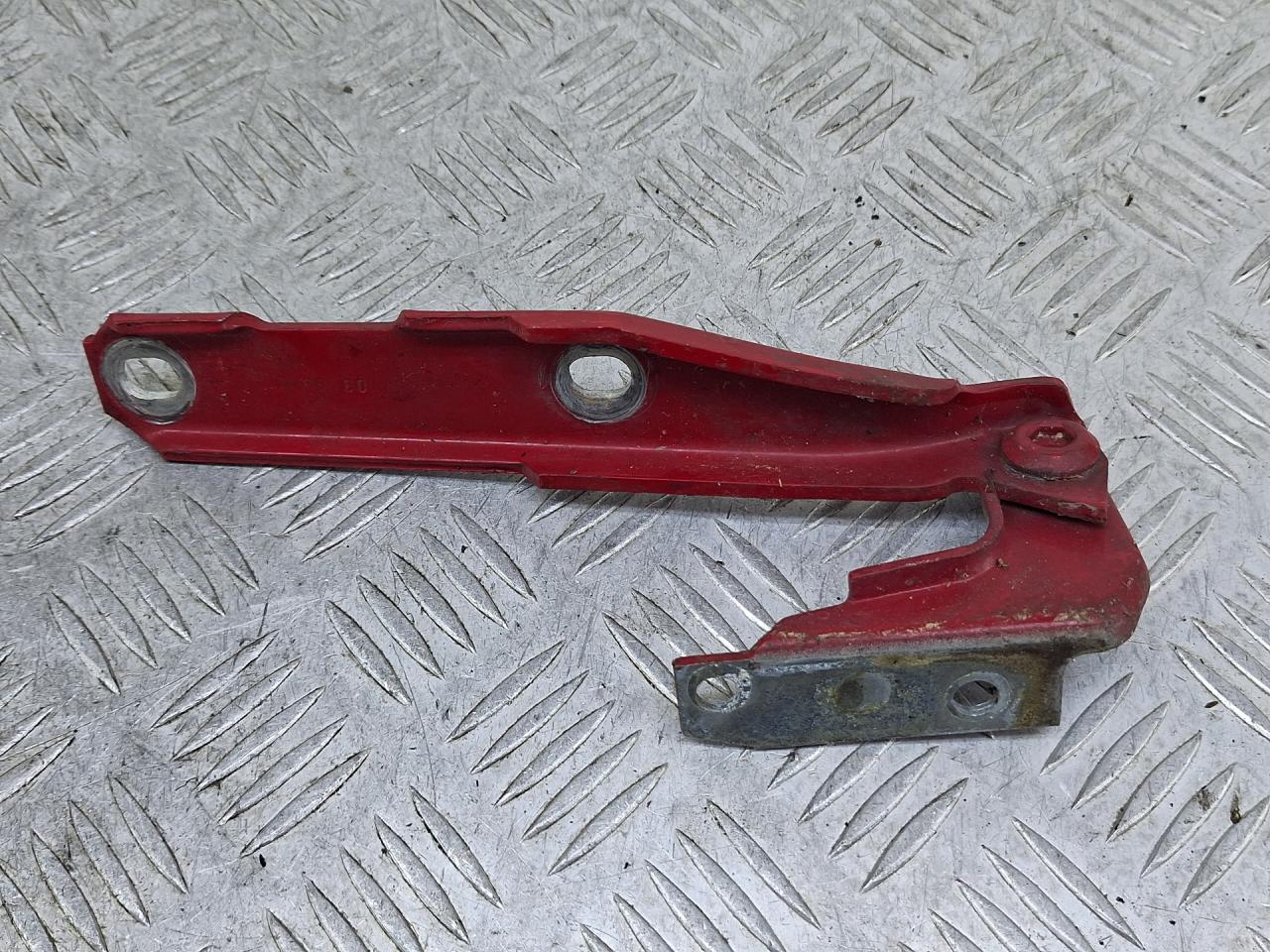 петля капота правая Audi A6 4B/C5 1999, 1.8 л., AQE, бензин, МКПП, красный, седан, 4B0823302D - фото №1