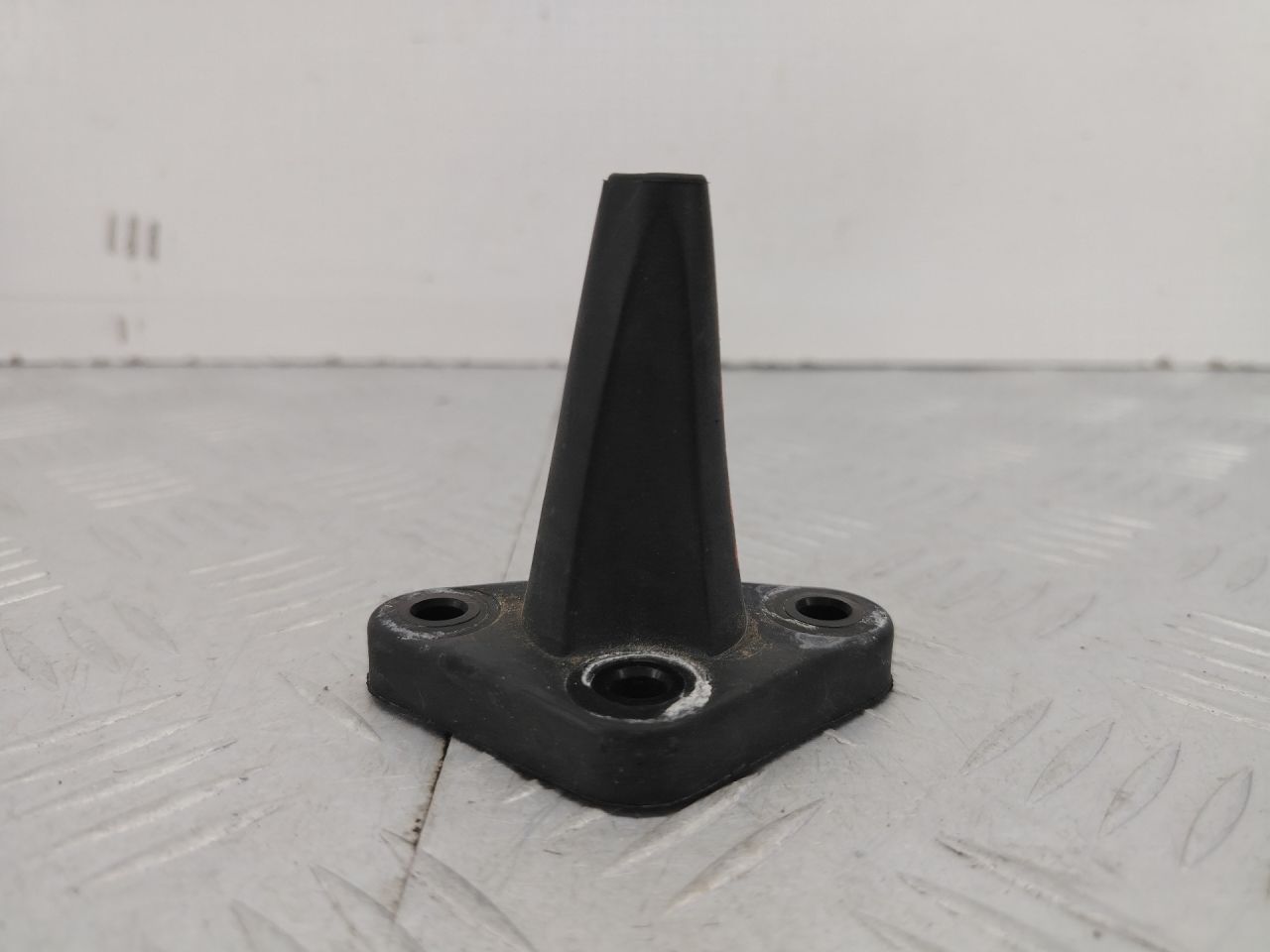 отбойник крышки багажника Peugeot 206 1 поколение 2002, 1.6 л., NFU (TU5JP4), бензин, МКПП, черный, кабриолет, передний привод - фото №1