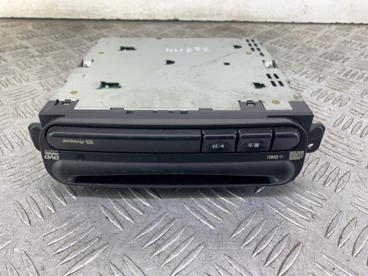 магнитола Chrysler Voyager 4 поколение 2004, 2.5 л., ENJ, дизель, МКПП, темно-синий, минивэн, передний привод, AM1843E0029, 0508067AA - фото №1