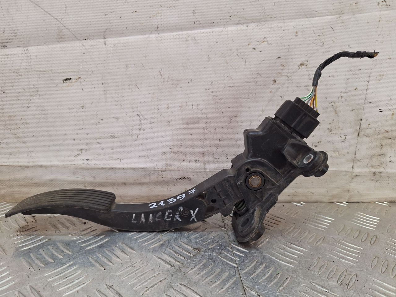 педаль Mitsubishi Lancer 10 поколение 2010, MN101544, 07116B3B, 47111507475 - фото №1