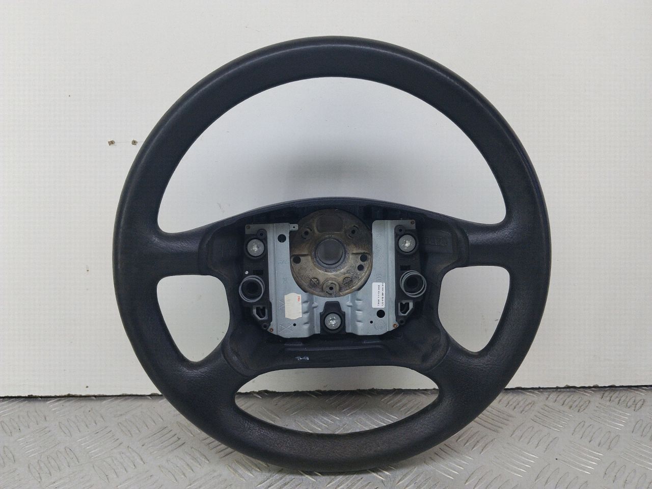 руль Volkswagen Golf 4 поколение 1999, 1.6 л., AKL, бензин, МКПП, серый, хетчбэк 5 дв., передний привод, 1J0419091AA - фото №1