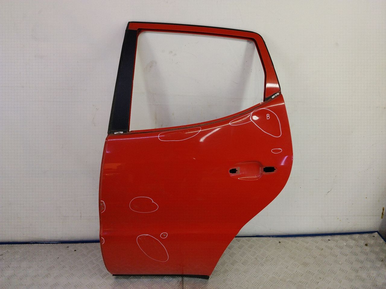 дверь задняя левая Mercedes-Benz A-Класс W168 2000, 1.4 л., M 166.940, бензин, МКПП, красный, минивэн, передний привод - фото №1