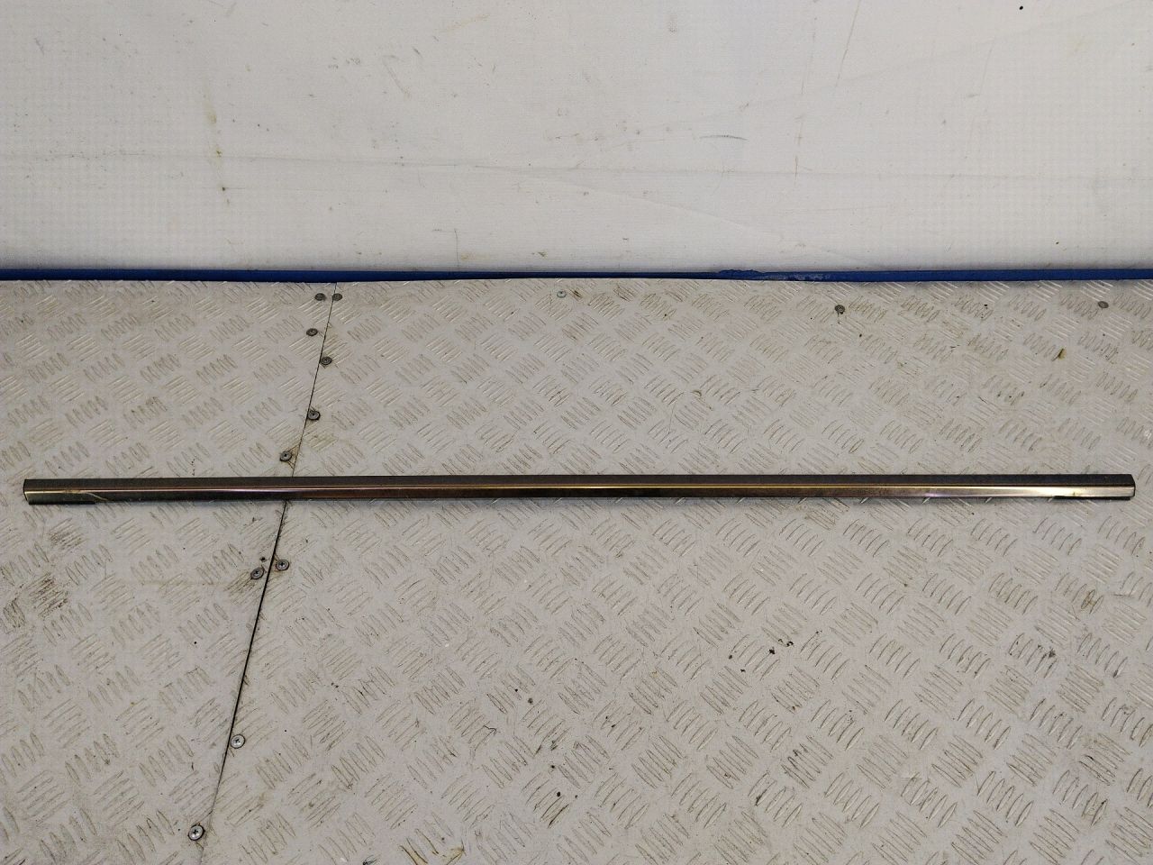 молдинг стекла двери задней Mercedes-Benz E-Класс W211/S211 2004, 3.2 л., OM 648.961, дизель, АКПП, черный, универсал, задний привод - фото №1