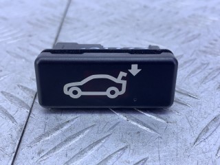 кнопка открытия багажника BMW X6 E71/E72 E71 (2007 - 2012), 4.4 л., N63 B44 A, бензин, АКПП, внедорожник 5 дв., полный привод, 8375580