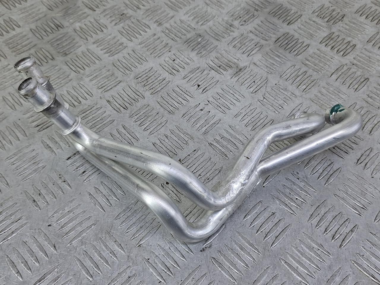 патрубок отопителя (печки) Mercedes-Benz C-Класс W204/S204 2007, 1.8 л., M 271.950, бензин, АКПП, серебро, седан, задний привод - фото №1