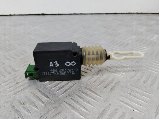активатор замка багажника Audi A3 8P 2003, 1.9 л., дизель, МКПП, хетчбэк 3 дв., передний привод, 4B9962115