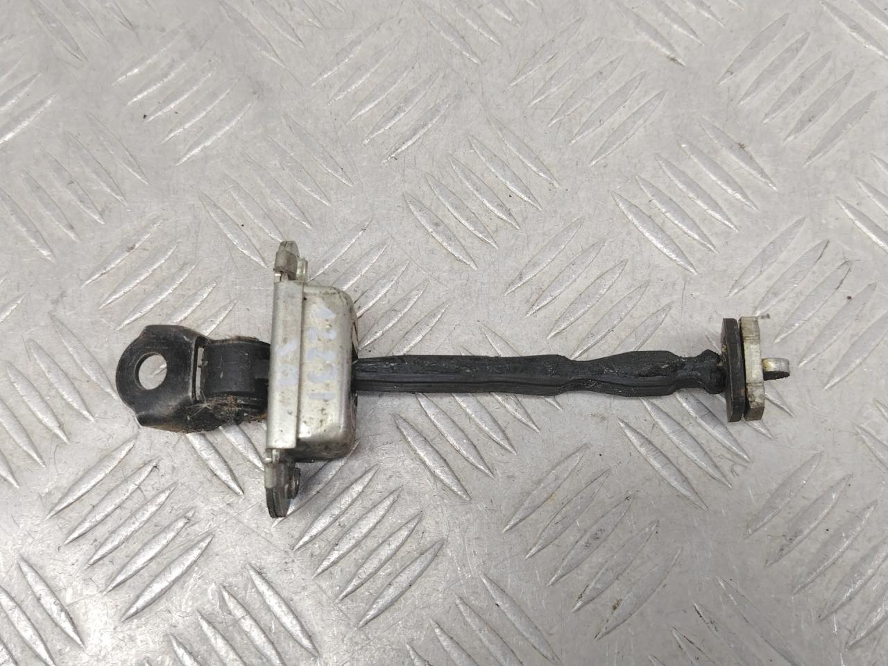 ограничитель открывания двери Nissan Micra 4 поколение (K13) 2011, 1.2 л., HR12DE, бензин, МКПП, хетчбэк 5 дв., передний привод - фото №1