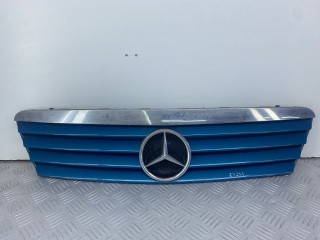 решетка радиатора Mercedes-Benz A-Класс W168 2001, 1.6 л., M 166.960, бензин, АКПП, синий, минивэн, передний привод, 1688801283