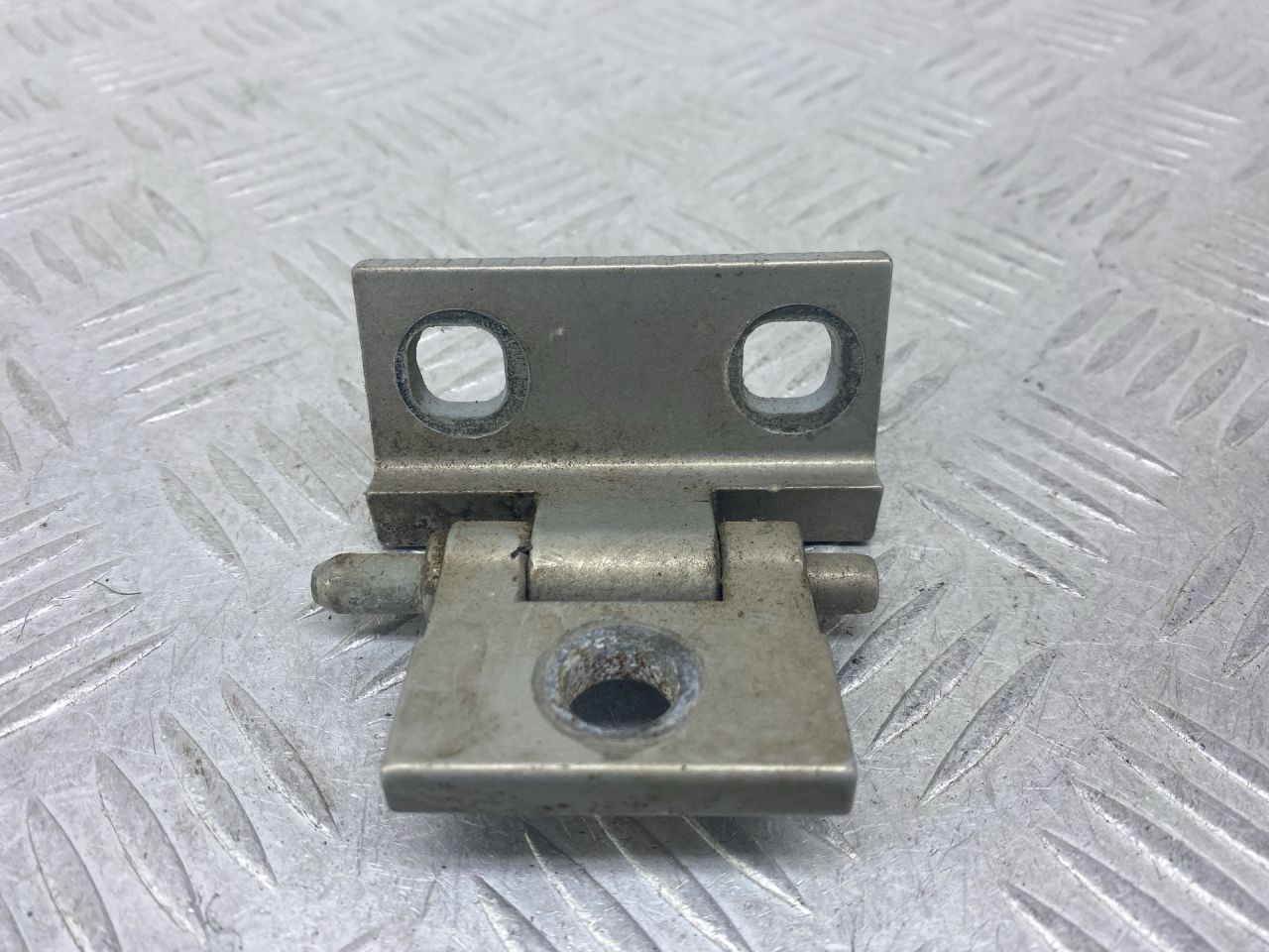 петля двери Peugeot 307 1 поколение 2004, 1.6 л., 9HZ (DV6TED4), дизель, МКПП, серебро, универсал, передний привод - фото №1