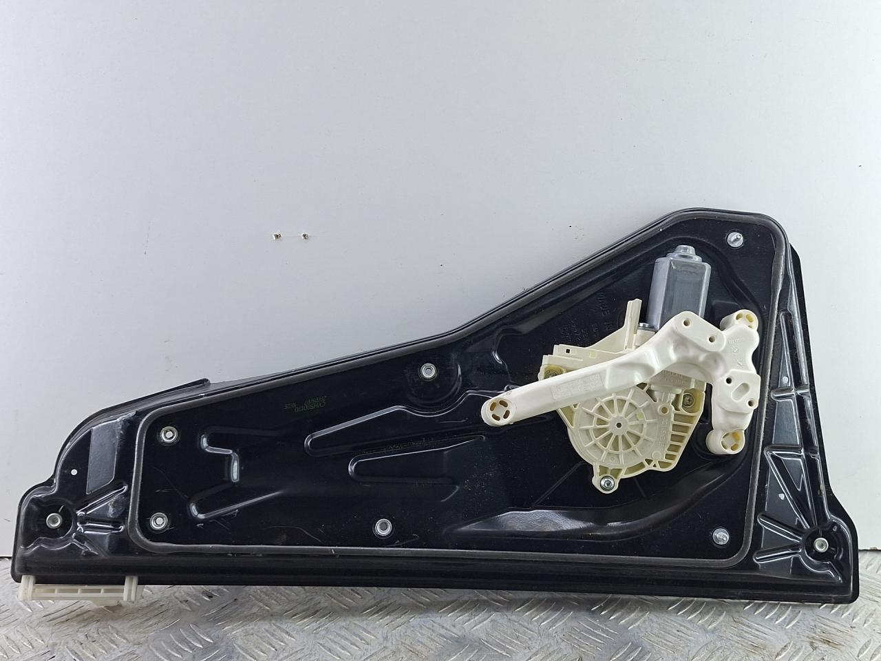 стеклоподъемник задний левый Land Rover Discovery 3 поколение L319 2007, 2.7 л., 276DT, дизель, АКПП, серый, внедорожник 5 дв., полный привод, CVH500130 - фото №1