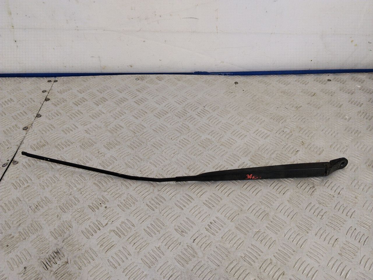 щеткодержатель (поводок стеклоочистителя, дворник) Renault Clio 3 поколение 2005, 1.6 л., K4M 804, бензин, МКПП, серый, хетчбэк 3 дв., передний привод, 8200268917 - фото №1