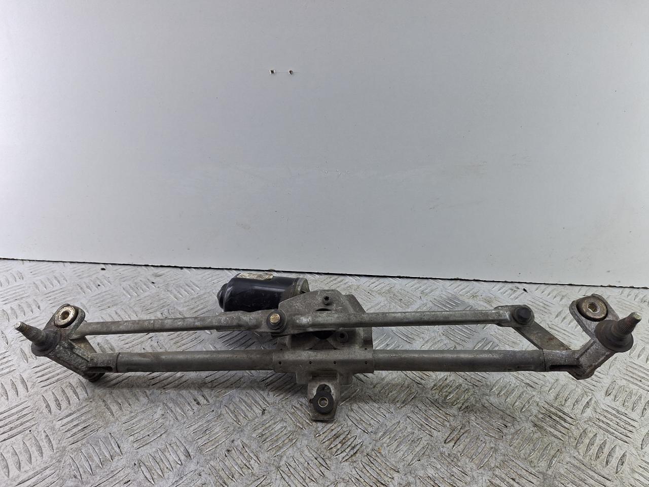 механизм стеклоочистителя (трапеция дворников) Volkswagen Golf 4 поколение 2001, 1.6 л., AKL, бензин, АКПП, серебро, хетчбэк 3 дв., передний привод, 1J1955023A, 22147383, 00079749 - фото №1